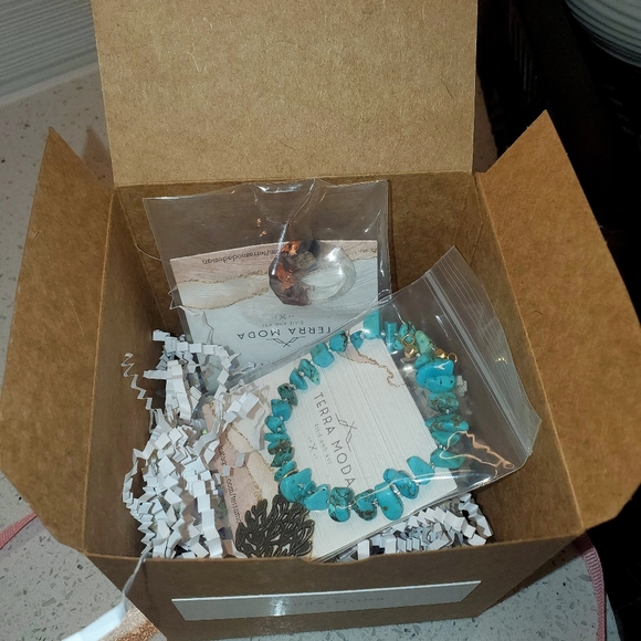 Gift wrapping available for any purchase! - Picture 4 of 13